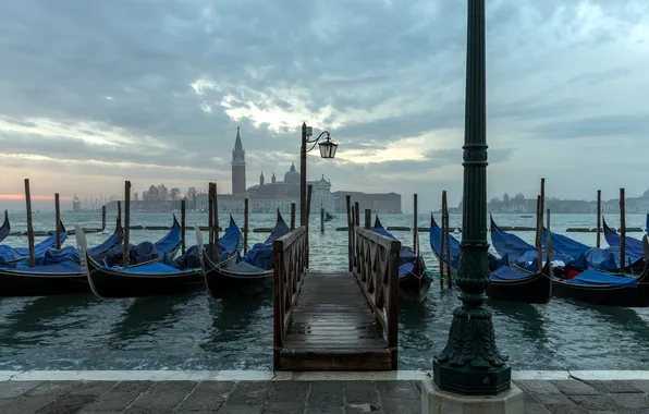 Picture the city, gondola, Venice
