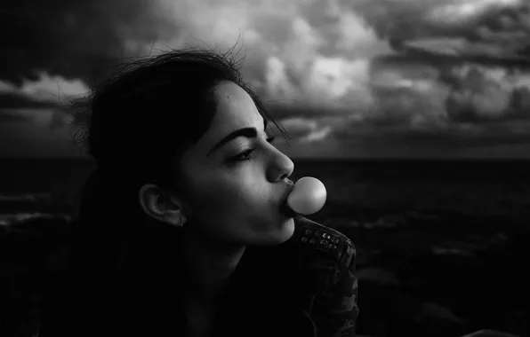 Picture portrait, Laura, chewing gum