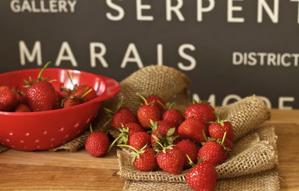 Picture berries, strawberry, дуршлыг