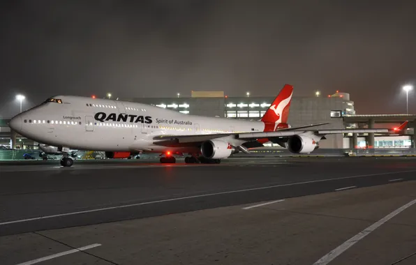 The plane, the airfield, Qantas 74
