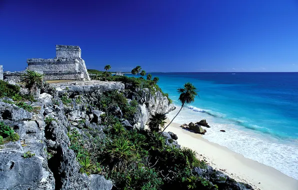 Picture Mexico, Tulum, Mayan archaeological site of El Castillo, in Quintana Roo
