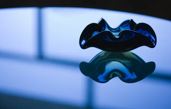 Picture light, reflection, table, background, vase