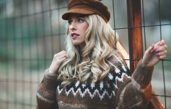 Picture makeup, sponge, sweater, C.Mirian