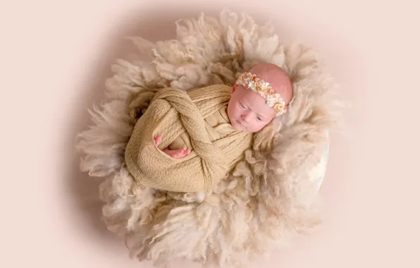 Girl, fur, cocoon, basket, baby, baby, baby