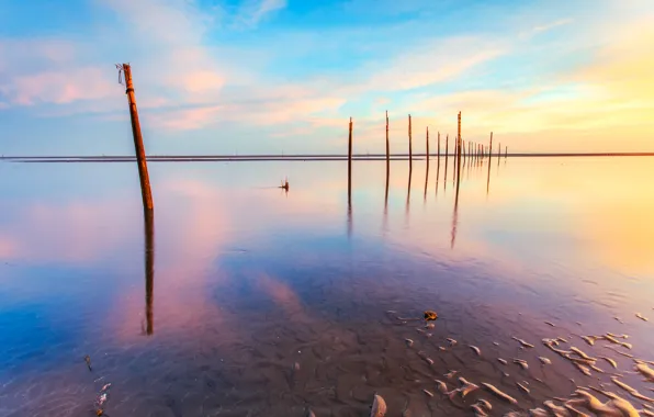 The sky, Water, Clouds, The ocean, Posts, Horizon
