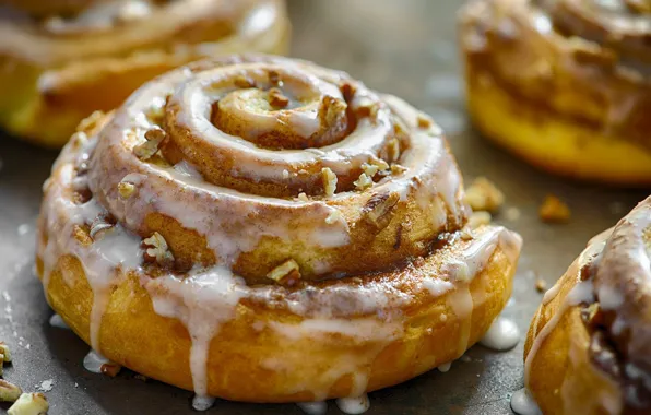 Picture nuts, cakes, glaze, buns