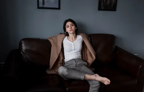 Picture makeup, sponge, on the couch, Juliana Naidenova