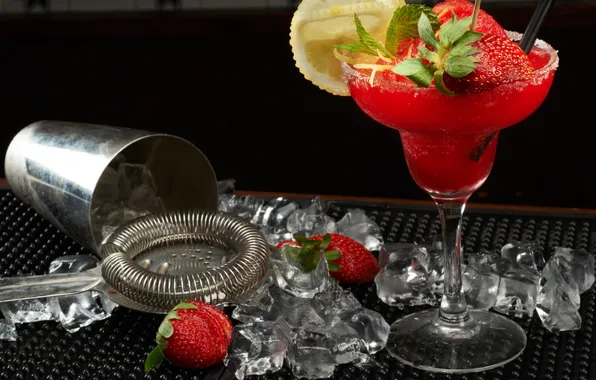 Ice, lemon, strawberry, cocktail