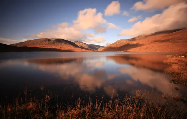 The sky, clouds, mountains, lake