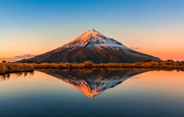 The sky, reflection, lake, MT Taranaki, New Zealand