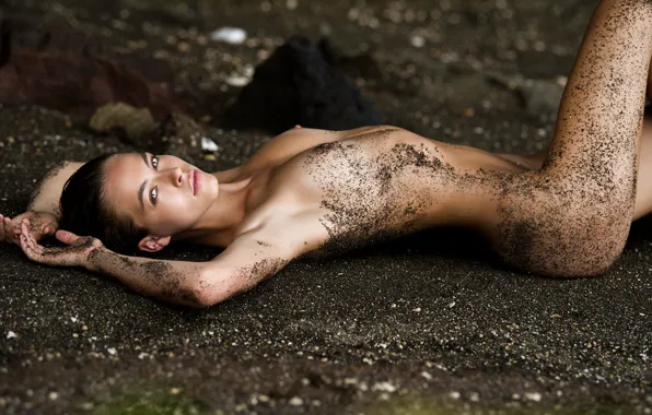 Dirt, girl, sand, lips, nude, look, Caroline Kelley