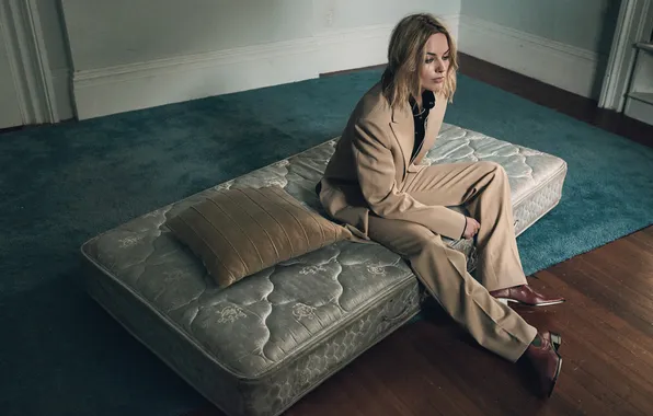 Pose, room, actress, blonde, costume, shoes, pillow, photoshoot