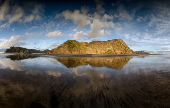 Picture island, island, New Zealand, Karekare Beach