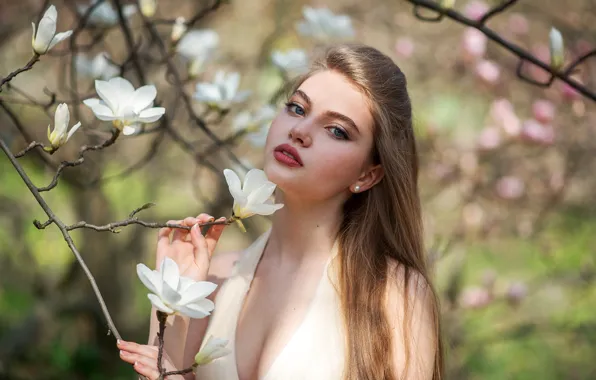 Picture look, girl, the sun, trees, branches, portrait, makeup, garden