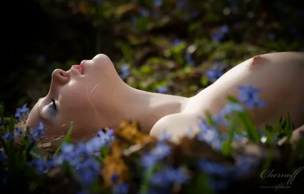 Naked, in the grass, and colors