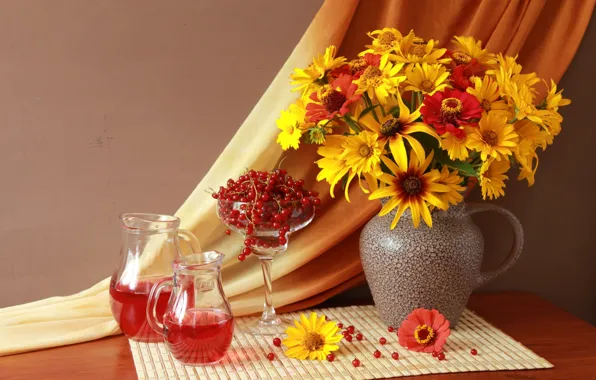 Bouquet, juice, currants, rudbeckia, zinnia