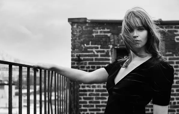 Roof, snowflakes, photo, dress, actress, hairstyle, black and white, Felicity Jones