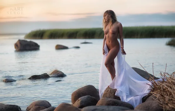 BLONDE, BODY, STONES, CHEST, FABRIC, POND, FIGURE, DAL