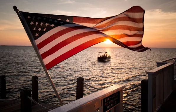 Picture sea, sunset, flag