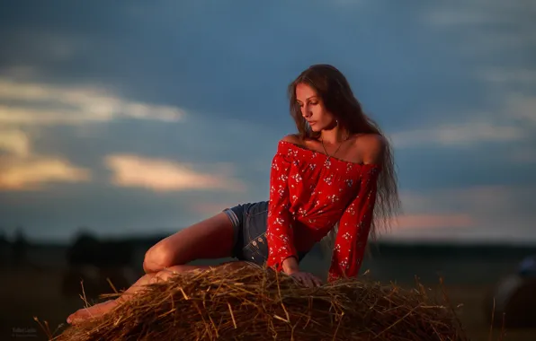 Picture blouse, sky, nature, clouds, model, women, brunette, hips