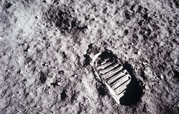 Picture the moon, trail, Apollo 11