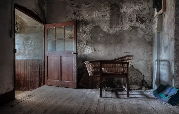 Room, the door, the cradle