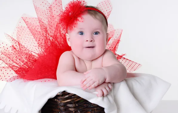 Look, smile, a smile, a look, The little girl in the red skirt, red flower, …