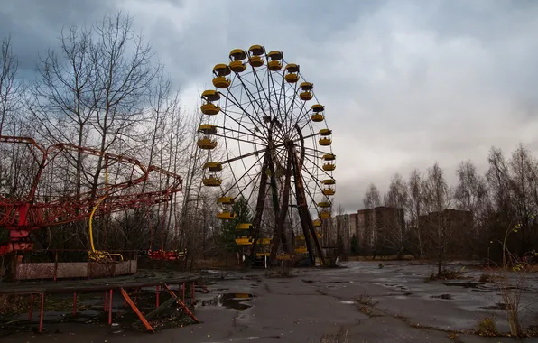 Picture the sky, trees, clouds, overcast, home, Ferris wheel, Chernobyl, Pripyat