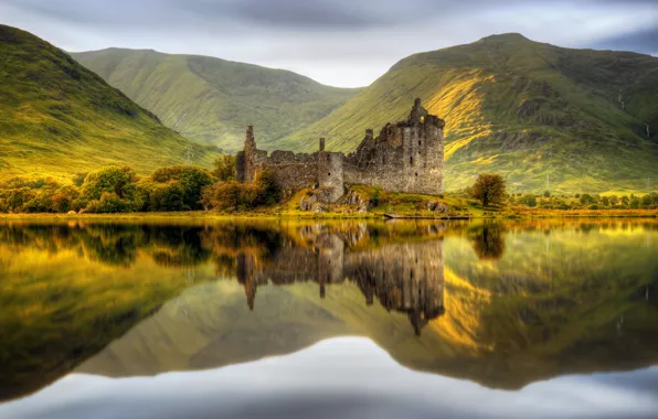 Picture mountains, reflection, castle, Scotland, pond