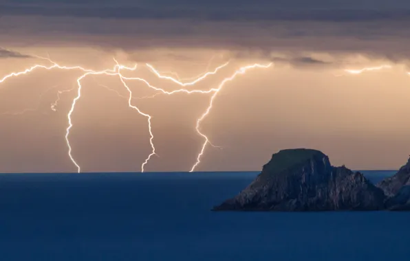 Picture sea, clouds, rocks, lightning