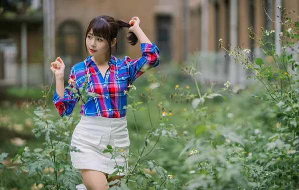 Picture model, skirt, portrait, plants, makeup, figure, hairstyle, yard