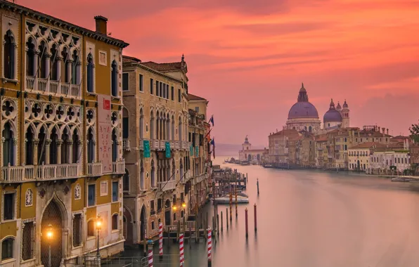 Picture Italy, Venice, the view from the Bridge Academy
