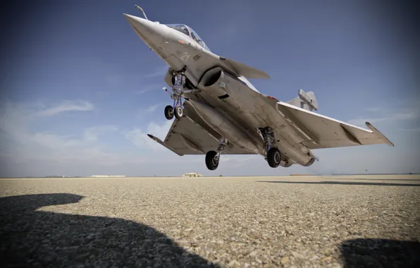 Picture weapons, the plane, the airfield, Rafale M