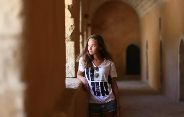 Picture shorts, t-shirt, bokeh