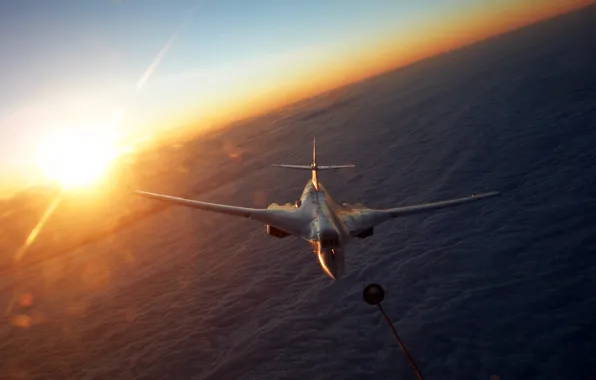 Picture the sun, the plane, obloka, hose for refueling, Tu-160