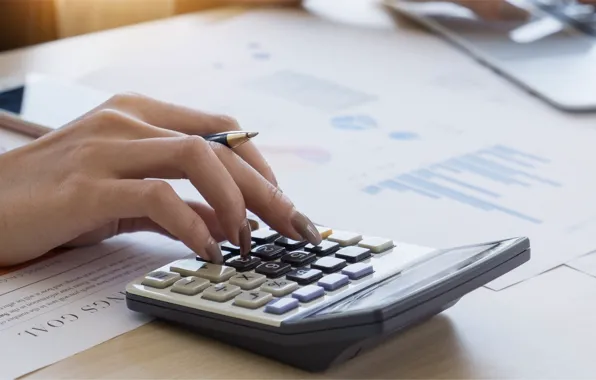 Worker, calculator, carved nails