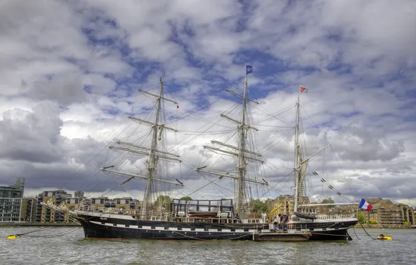 Sailboat, on the roads, Belem