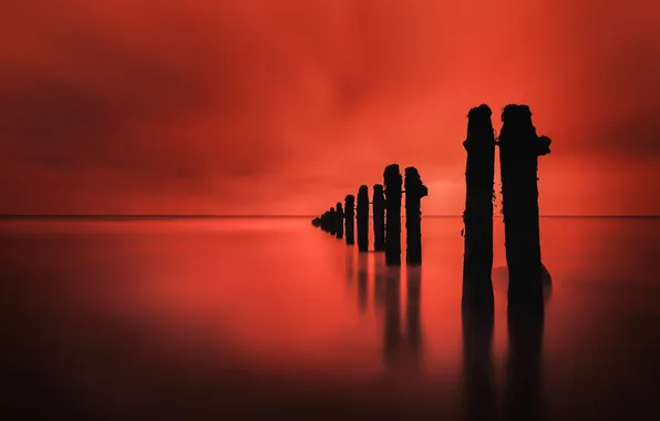 Sea, the sky, posts, glow