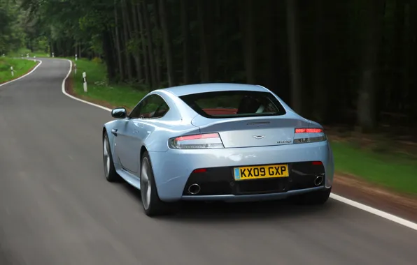 Auto, Aston Martin, Vantage, rear view, V12