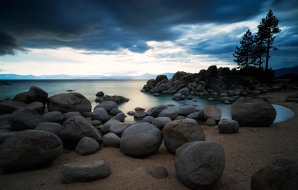 Picture stones, USA, Sierra Nevada, Lake Tahoe