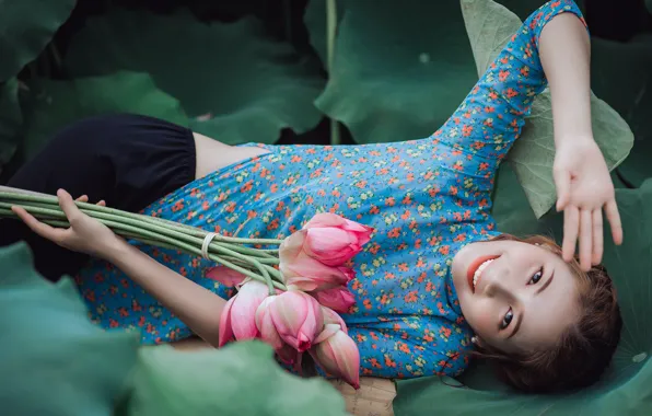 Leaves, girl, flowers, nature, pose, smile, hand, bouquet