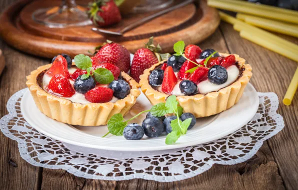 Berries, blueberries, strawberry, basket, dessert, sweet, cream, dessert