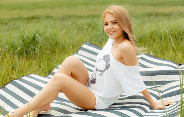 Picture girl, legs, young, beautiful, model, pretty, t-shirt, Tatiana Georgieva