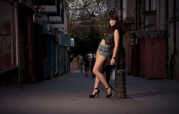 Girl, the city, street