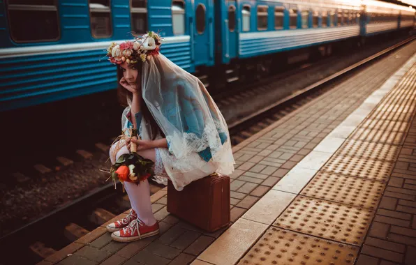 Picture station, train, bouquet, the platform, suitcase, the bride