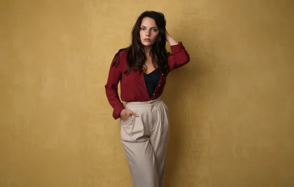 Wallpaper portrait, pose, background, Dafne Keen, Daphne Keen, actress, brunette, Comic Con