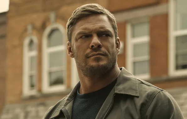 Look, pose, jacket, the series, Season 3, Jack Reacher, Alan Ritchson, Jack Reacher