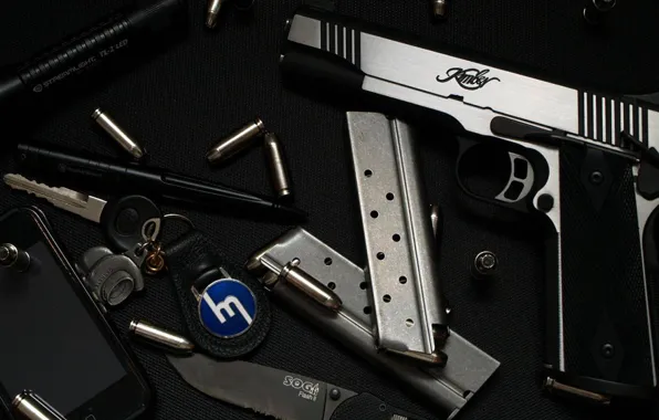 Gun, handle, knife, lantern, keys, cartridges, clip, kimber