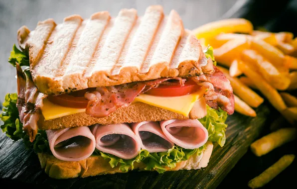 Cheese, bread, sandwich, vegetables, tomatoes, bacon, ham