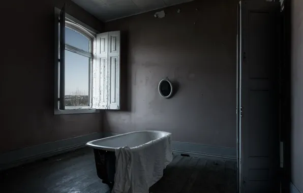 Picture room, window, bath